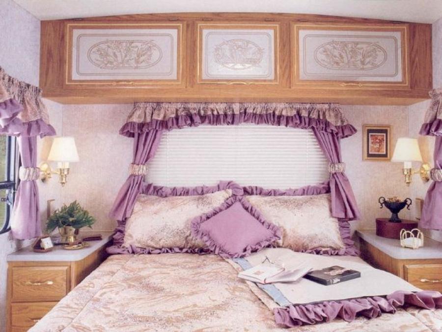 Интерьер Winnebago Brave 1993 года  (фото 3 из 4)